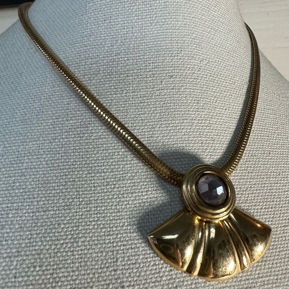 Vintage goldtone necklace with purple stone - Picture 3 of 7